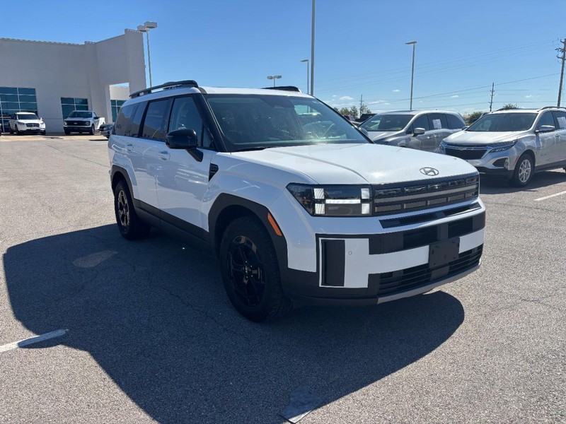 Hyundai Santa Fe Vehicle Full-screen Gallery Image 2