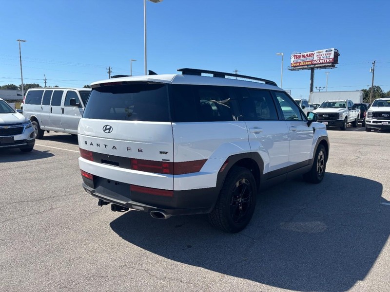 Hyundai Santa Fe Vehicle Full-screen Gallery Image 3