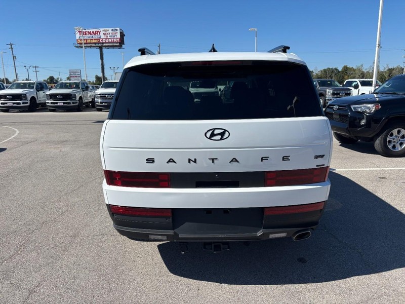 Hyundai Santa Fe Vehicle Full-screen Gallery Image 5