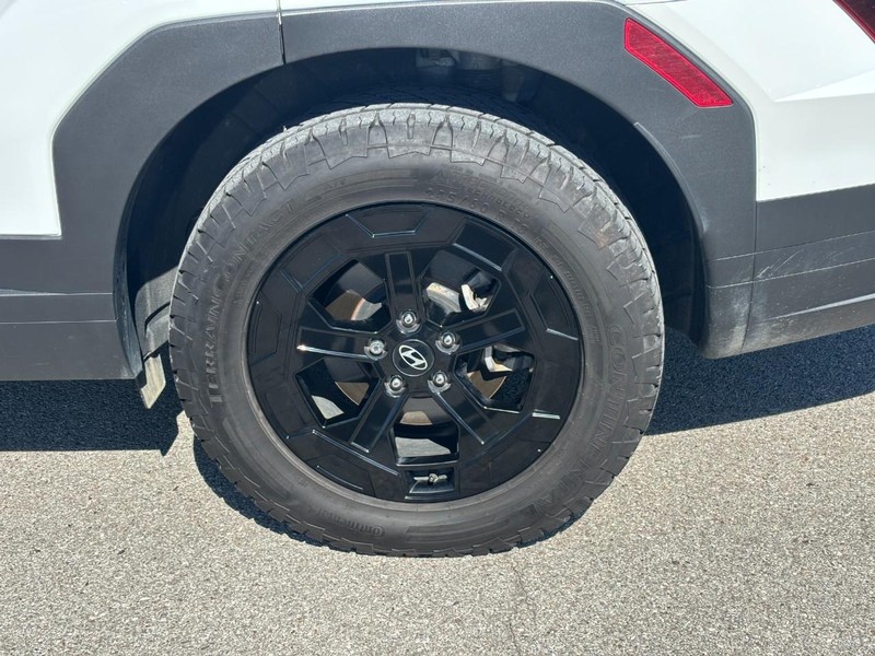 Hyundai Santa Fe Vehicle Full-screen Gallery Image 7