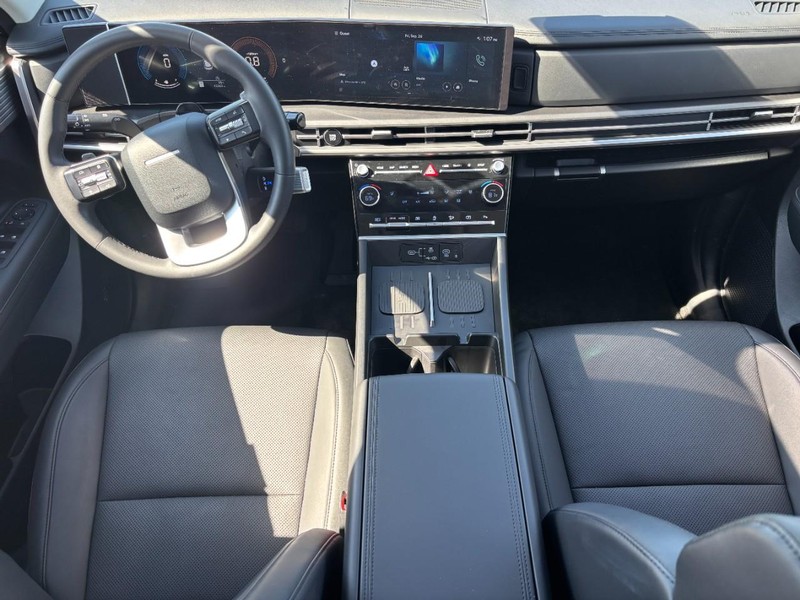 Hyundai Santa Fe Vehicle Full-screen Gallery Image 11