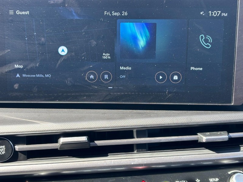 Hyundai Santa Fe Vehicle Full-screen Gallery Image 13