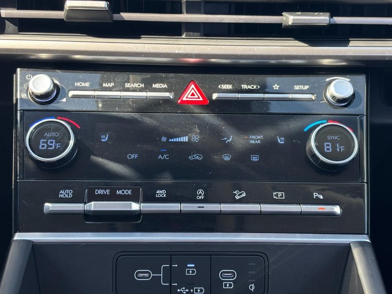 Hyundai Santa Fe Vehicle Full-screen Gallery Image 14