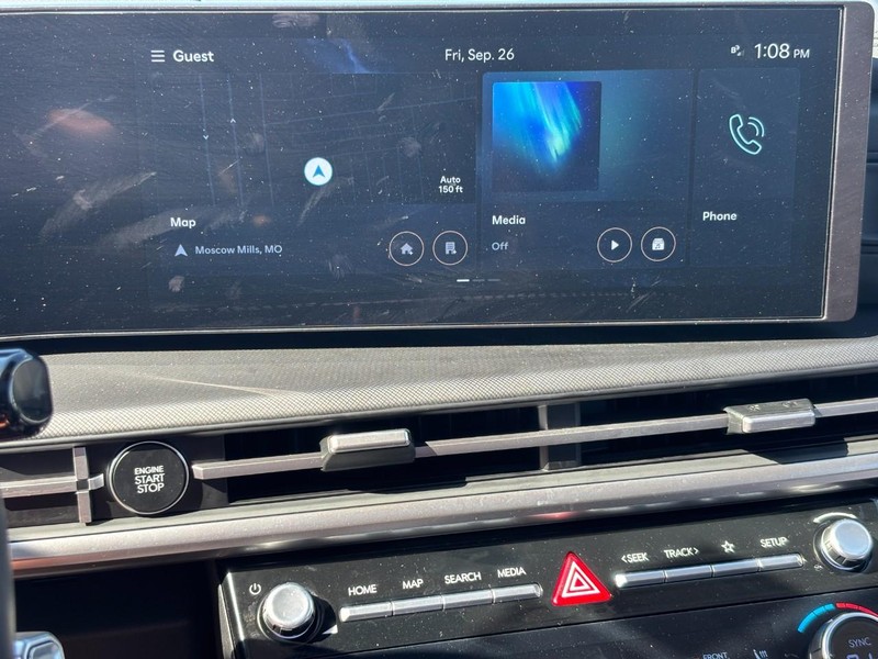 Hyundai Santa Fe Vehicle Full-screen Gallery Image 20