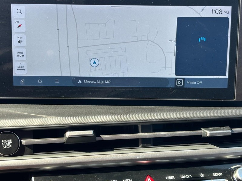 Hyundai Santa Fe Vehicle Full-screen Gallery Image 22