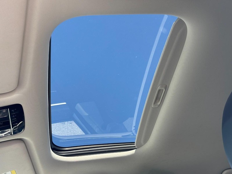 Hyundai Santa Fe Vehicle Full-screen Gallery Image 26