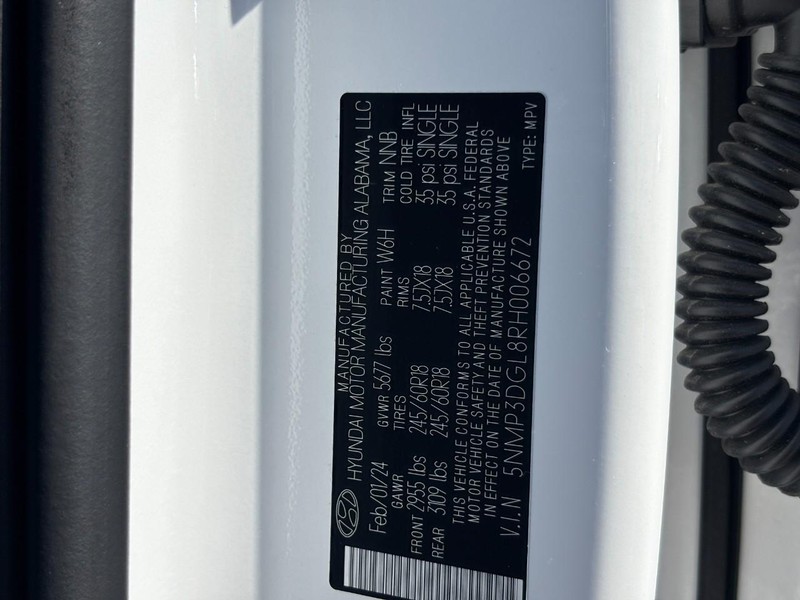 Hyundai Santa Fe Vehicle Full-screen Gallery Image 27