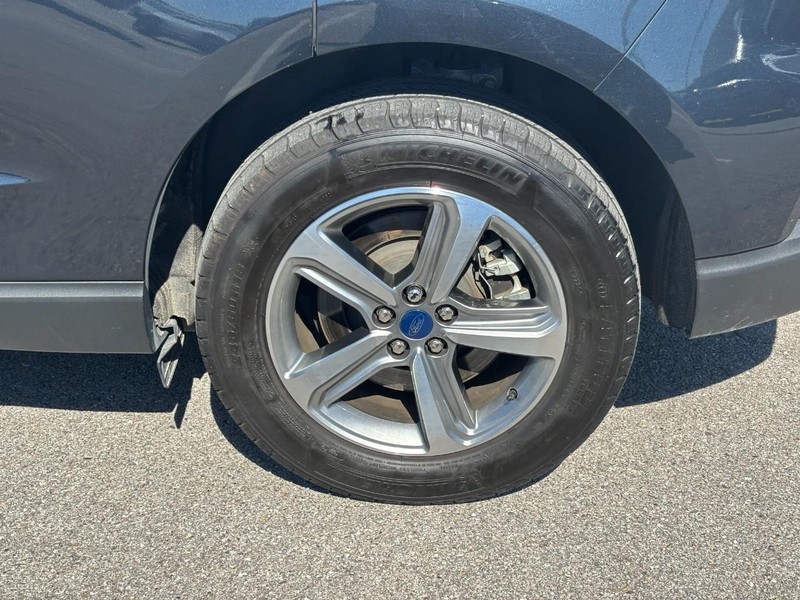 Ford Edge Vehicle Full-screen Gallery Image 7