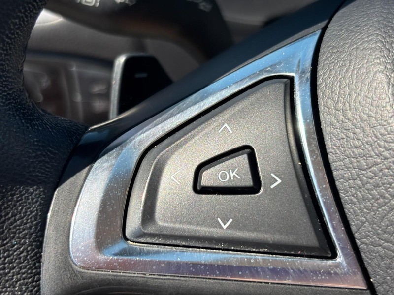 Ford Edge Vehicle Full-screen Gallery Image 17