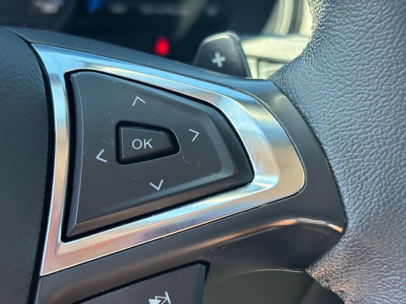 Ford Edge Vehicle Full-screen Gallery Image 18