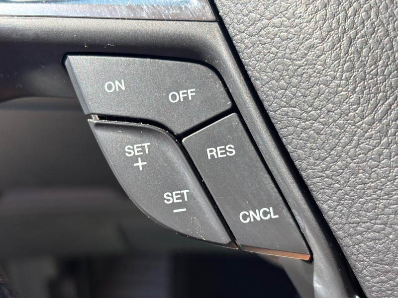 Ford Edge Vehicle Full-screen Gallery Image 19