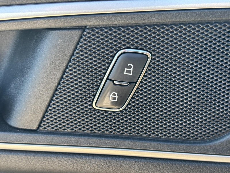 Ford Edge Vehicle Full-screen Gallery Image 26