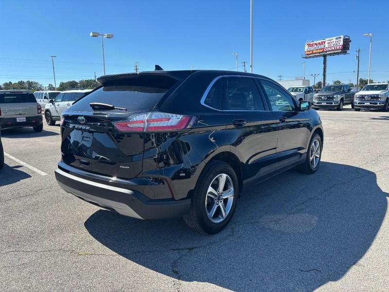 Ford Edge Vehicle Full-screen Gallery Image 3