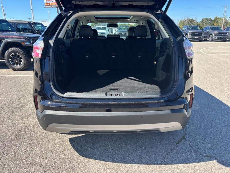 Ford Edge Vehicle Full-screen Gallery Image 4