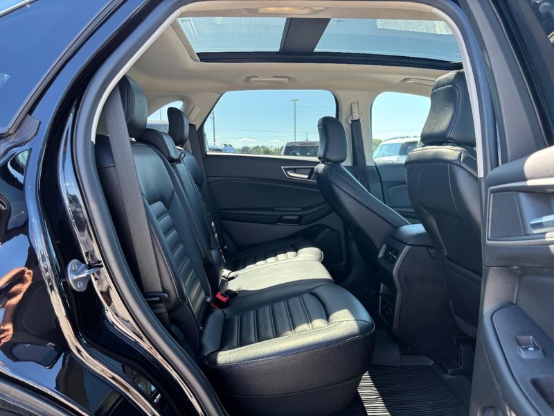 Ford Edge Vehicle Full-screen Gallery Image 10