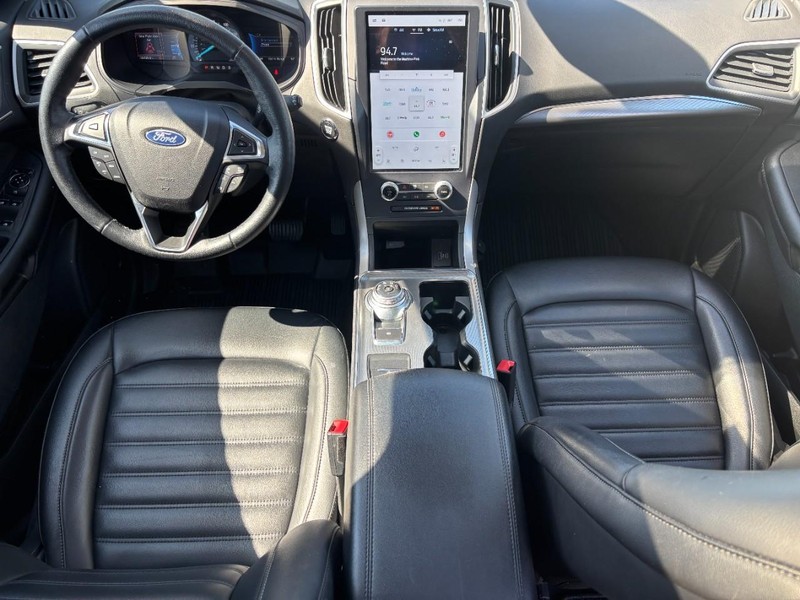 Ford Edge Vehicle Full-screen Gallery Image 11