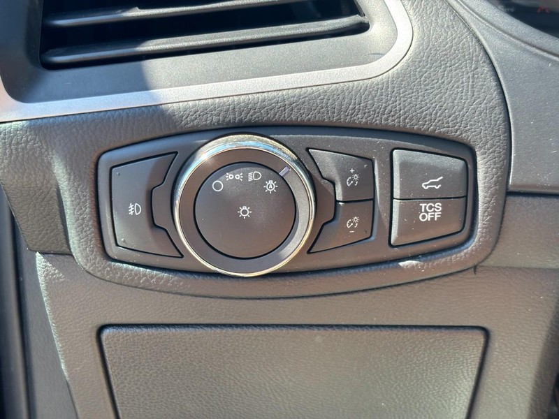 Ford Edge Vehicle Full-screen Gallery Image 16