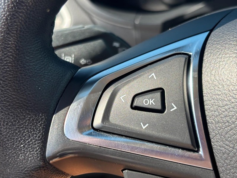 Ford Edge Vehicle Full-screen Gallery Image 17