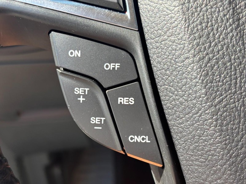 Ford Edge Vehicle Full-screen Gallery Image 19