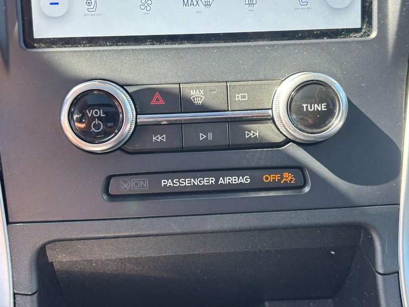 Ford Edge Vehicle Full-screen Gallery Image 24