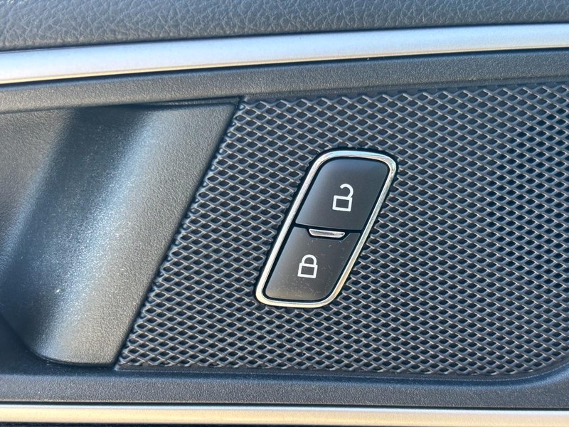 Ford Edge Vehicle Full-screen Gallery Image 26