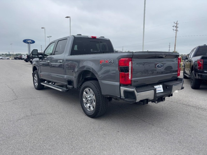 Ford Super Duty F-350 SRW Vehicle Image 06