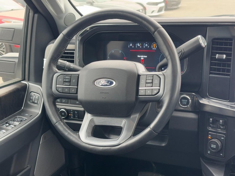 Ford Super Duty F-350 SRW Vehicle Image 12