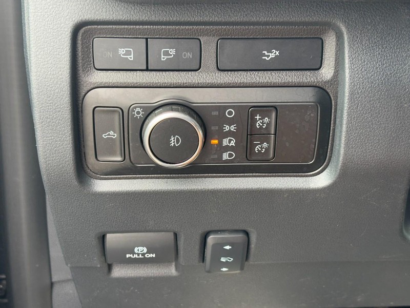 Ford Super Duty F-350 SRW Vehicle Image 16