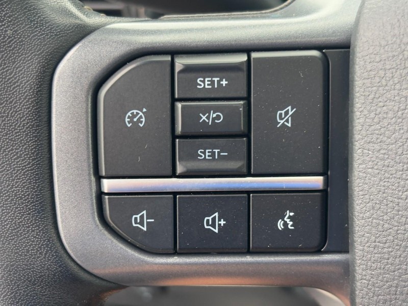 Ford Super Duty F-350 SRW Vehicle Image 17