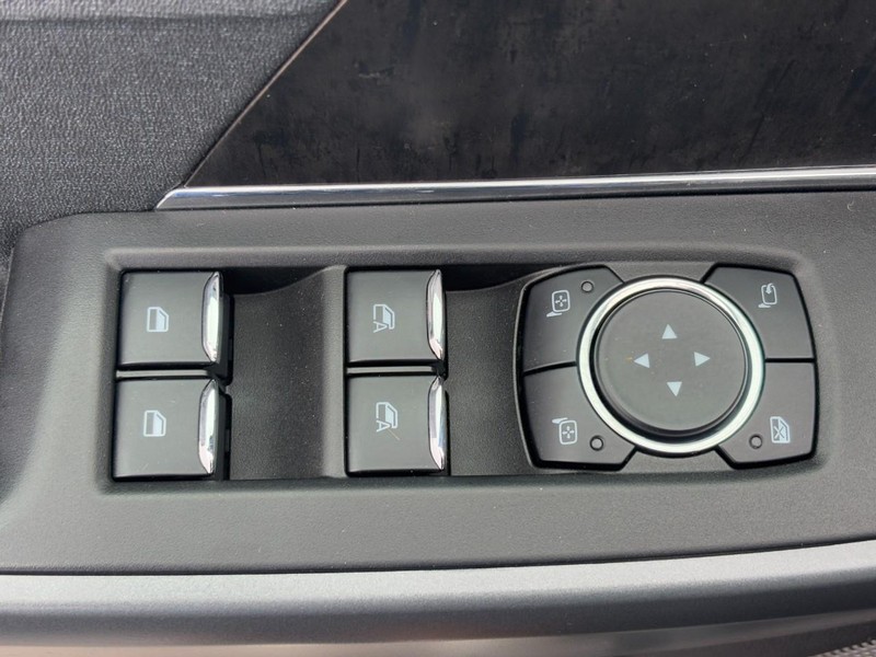 Ford Super Duty F-350 SRW Vehicle Image 24