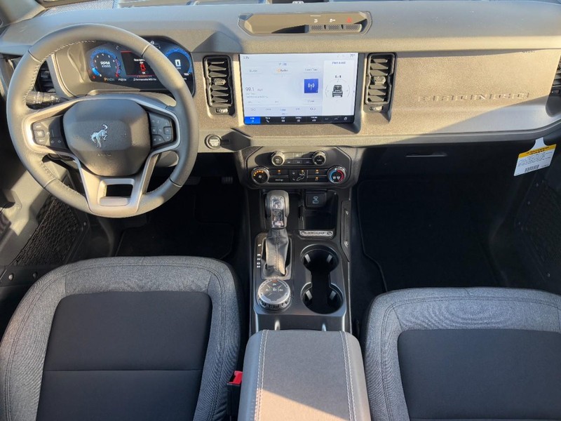 Ford Bronco Vehicle Full-screen Gallery Image 6