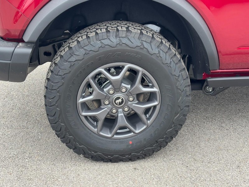 Ford Bronco Vehicle Full-screen Gallery Image 4