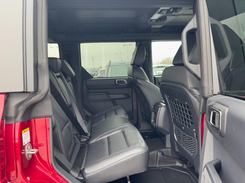 Ford Bronco Vehicle Full-screen Gallery Image 5