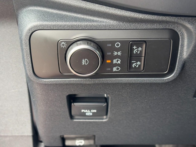 Ford Bronco Vehicle Full-screen Gallery Image 11