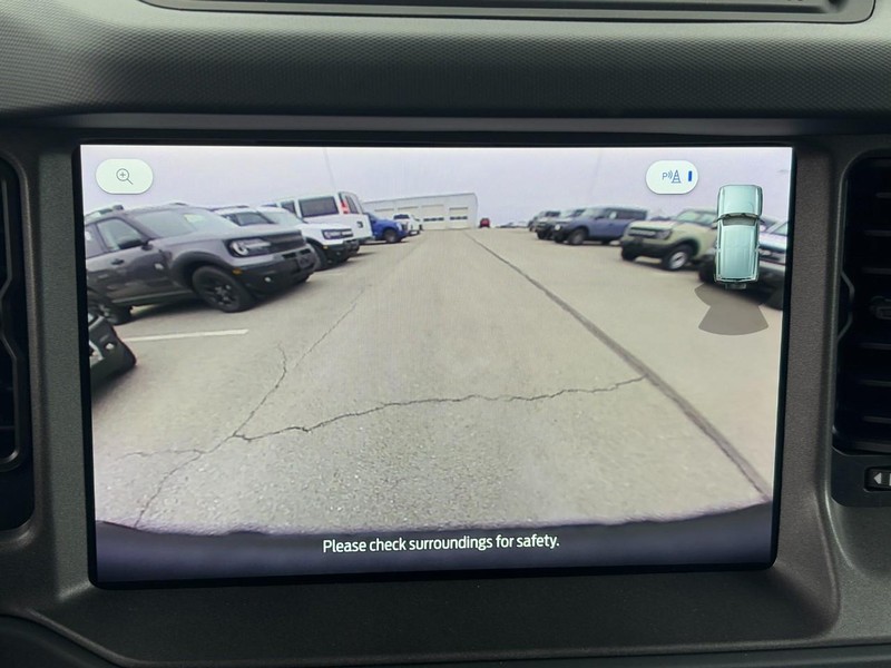 Ford Bronco Vehicle Full-screen Gallery Image 16