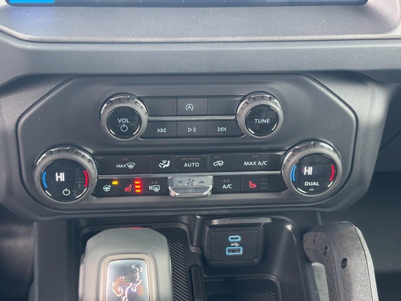 Ford Bronco Vehicle Full-screen Gallery Image 17