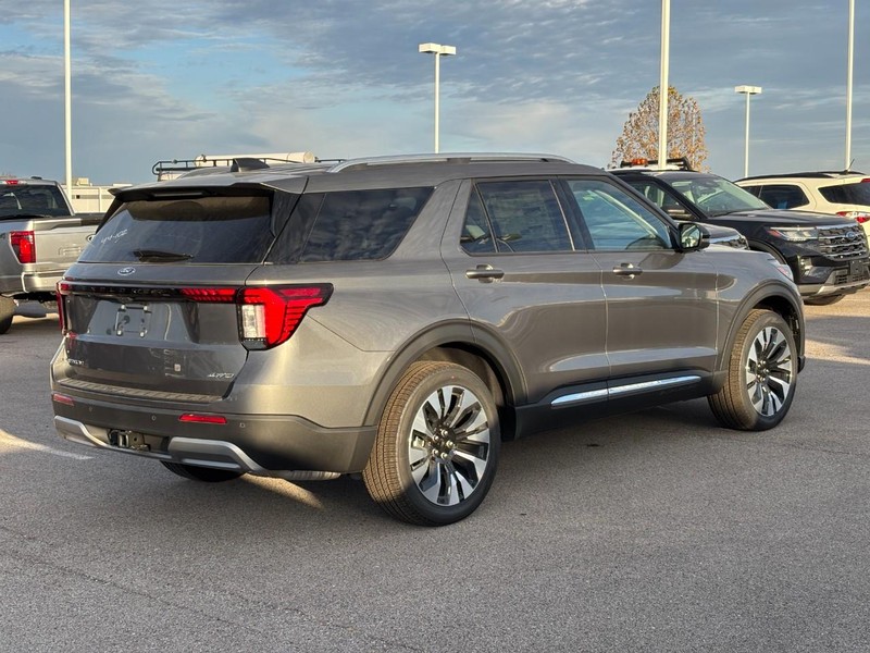 Ford Explorer Vehicle Full-screen Gallery Image 3