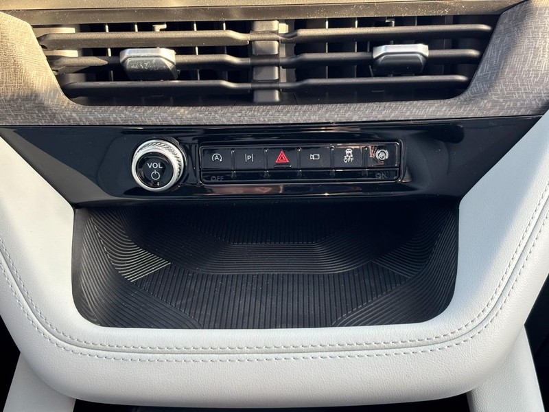 Ford Explorer Vehicle Full-screen Gallery Image 10