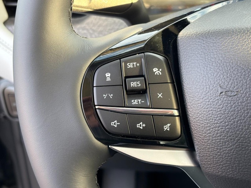 Ford Explorer Vehicle Full-screen Gallery Image 13