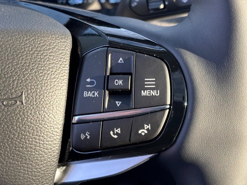 Ford Explorer Vehicle Full-screen Gallery Image 14