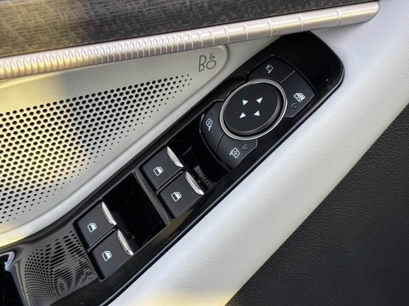 Ford Explorer Vehicle Full-screen Gallery Image 20