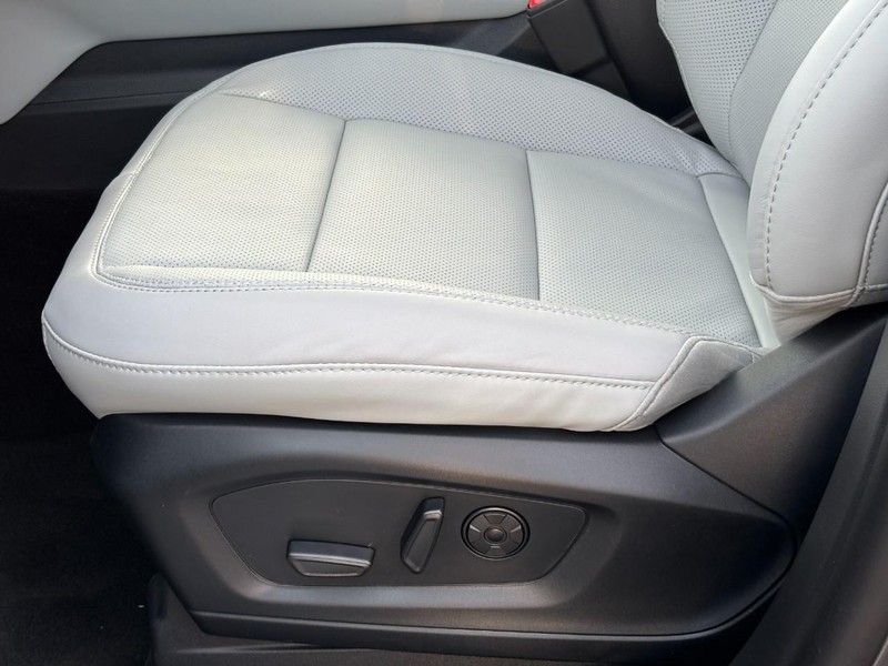 Ford Explorer Vehicle Full-screen Gallery Image 22