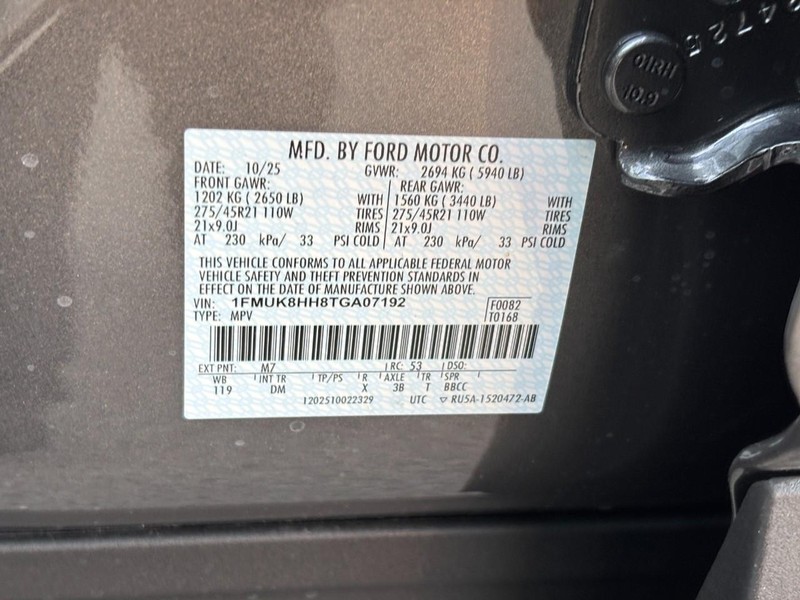 Ford Explorer Vehicle Full-screen Gallery Image 24