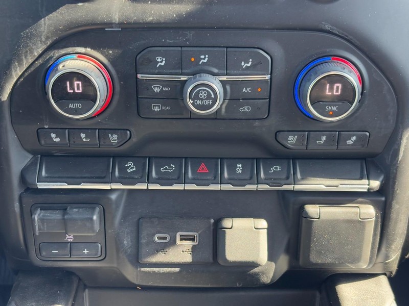 Chevrolet Silverado 2500HD Vehicle Image 14