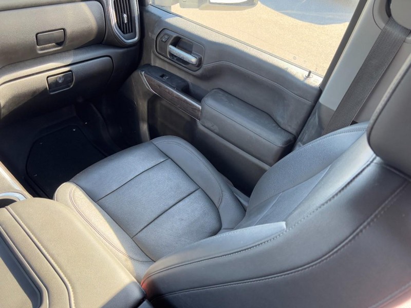 Chevrolet Silverado 2500HD Vehicle Image 15