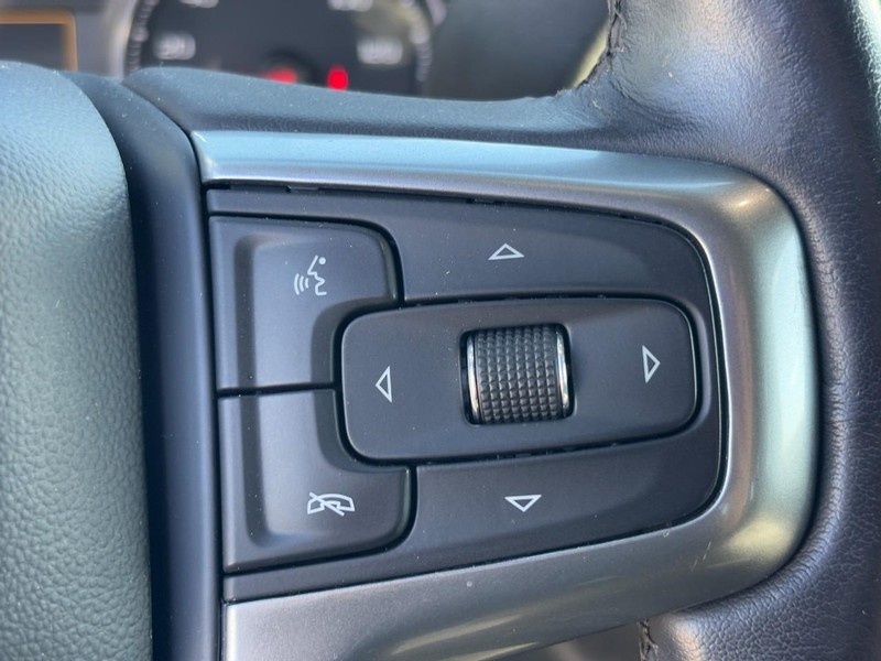 Chevrolet Silverado 2500HD Vehicle Image 18