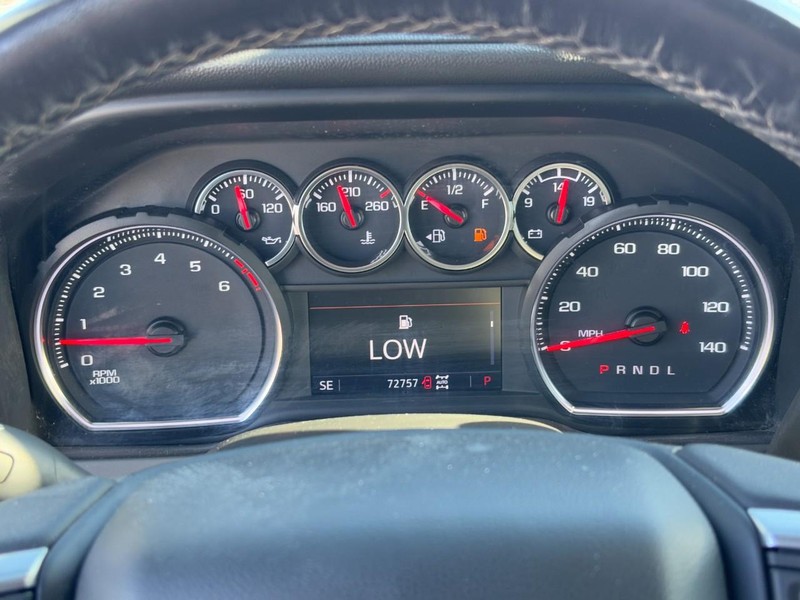 Chevrolet Silverado 2500HD Vehicle Image 19