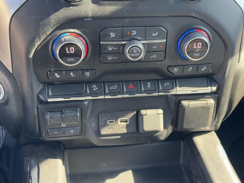 Chevrolet Silverado 2500HD Vehicle Image 22