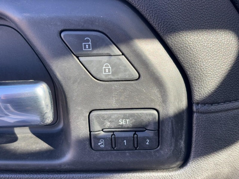 Chevrolet Silverado 2500HD Vehicle Image 24