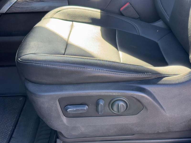 Chevrolet Silverado 2500HD Vehicle Image 25